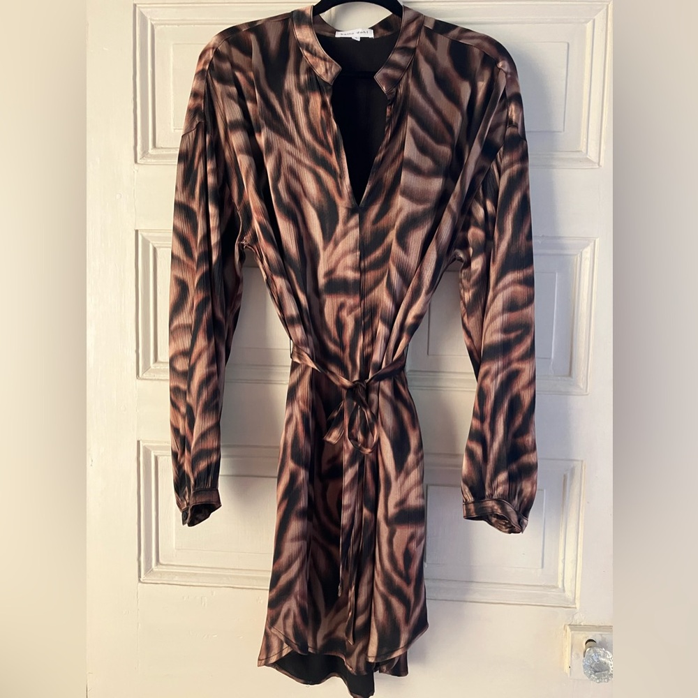 BELLA DAHL Tiger Print Shirtdress. NWOT. Perfect for fall.